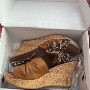 SOLD!! Aldo Wedges